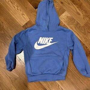 Boys or girls Nike hoodie. Kids size medium.